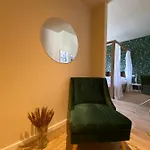 Himmelbett-Studio über Düsseldorf, neu