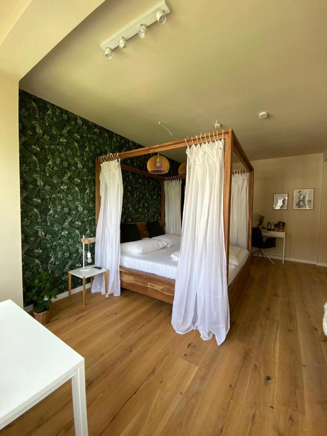Himmelbett-studio über Düsseldorf, Neu Apartment